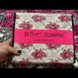 Betsey Johnson Queen Sheet Set